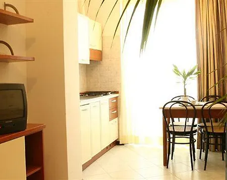 Residence Queen Aparthotel 3*