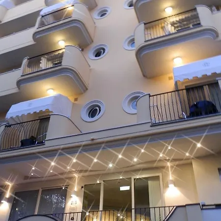 Residence Queen Aparthotel 3*